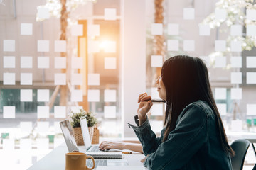 QWQ QAQ类似的这些表情都代表什么意思？