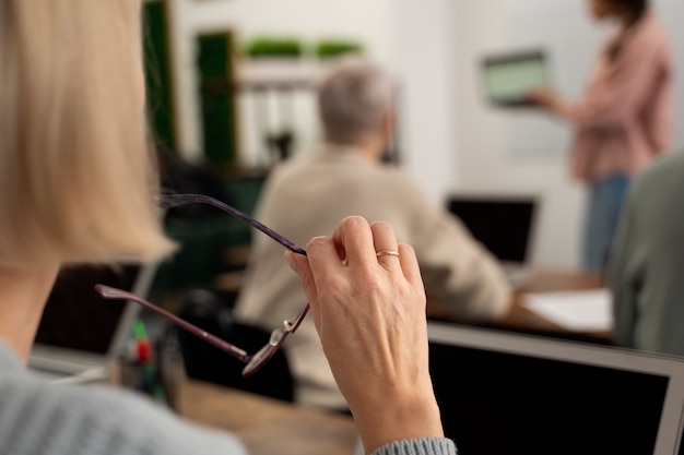 如果过给您一百万您会选那三款车 半数编辑选了保时捷